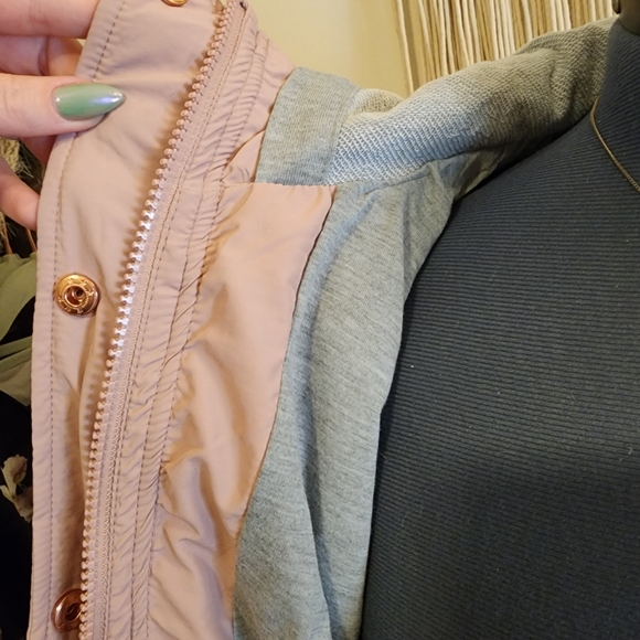 Pink jersey-lined puffer vest with hood, soft and comfy! - M - Picture 6 of 11